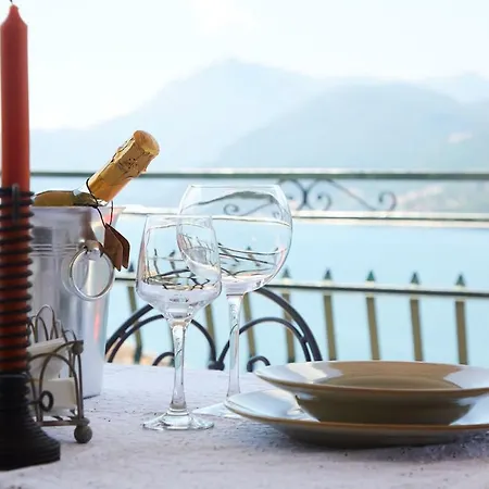 Casa Romantica -terrace 40sqm, Wonderful View Appartement Dervio